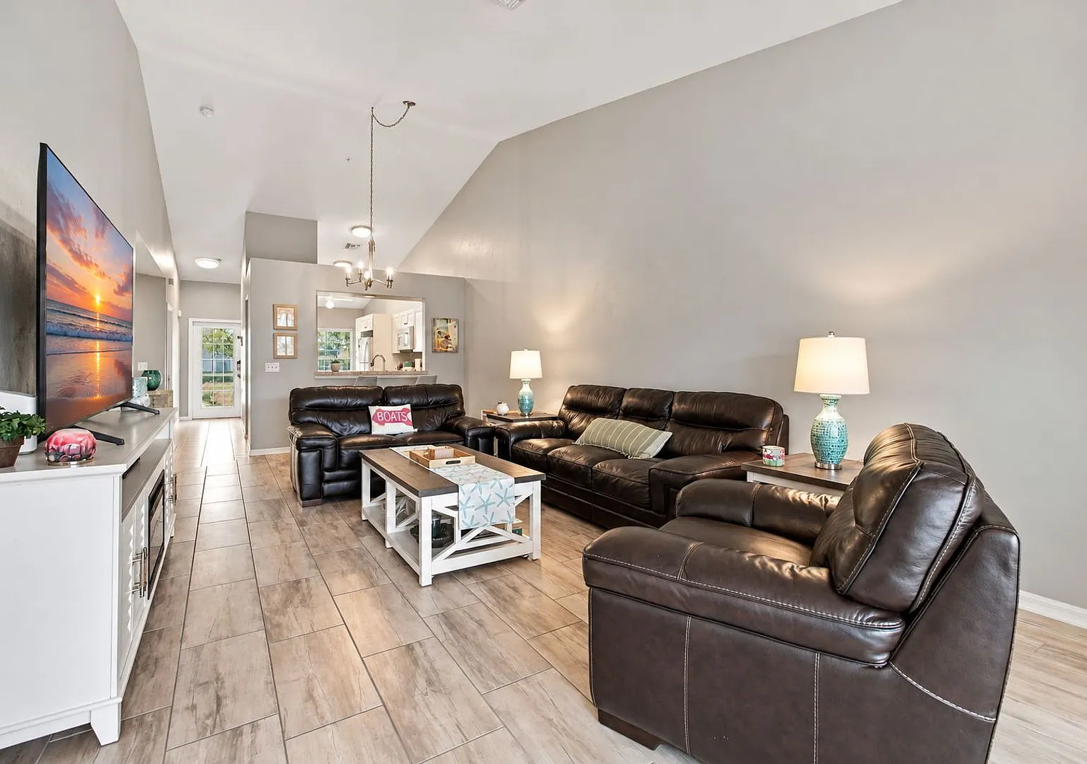 ** Briarwood ** 3 Bed / 2.5 Bath - Garage - Central Naples - Turnkey - Seasonal Or Short Term — Photo 4