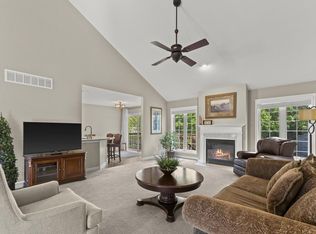 W233N3028 Oakmont Ct W #B, Pewaukee, WI 53072