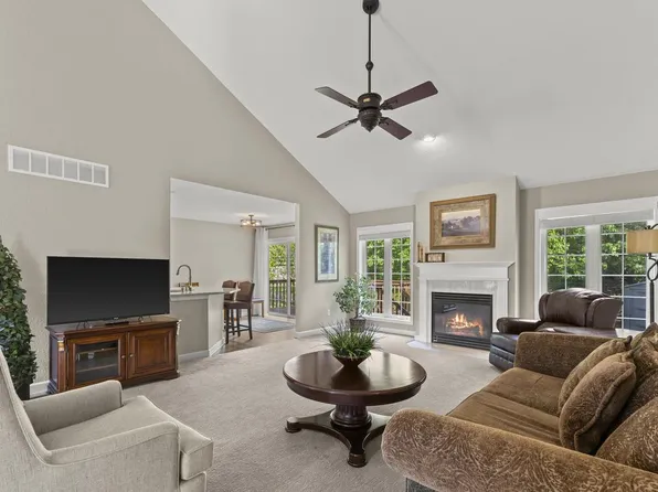 W233N3028 Oakmont COURT #B, Pewaukee, WI 53072