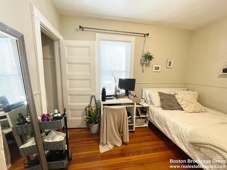 9 Taft St #1 — Photo 6
