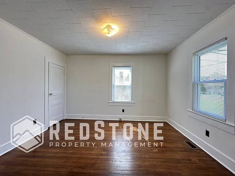 917 E Haggard Ave — Photo 8