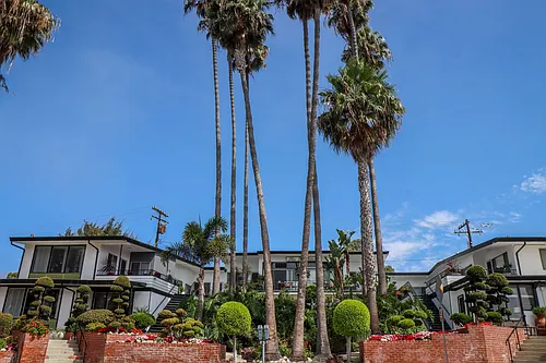 250 Cliff Dr Photo 1