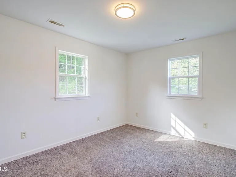 2540 Volunteer Pkwy — Photo 15