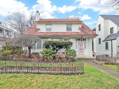 108 81Avenue, Kew Gardens, NY, 11415