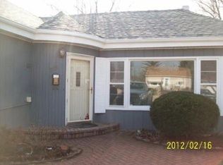 551 E 3rd St, Lockport, IL 60441