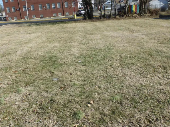 215 Amy Ave, Louisville, KY 40212