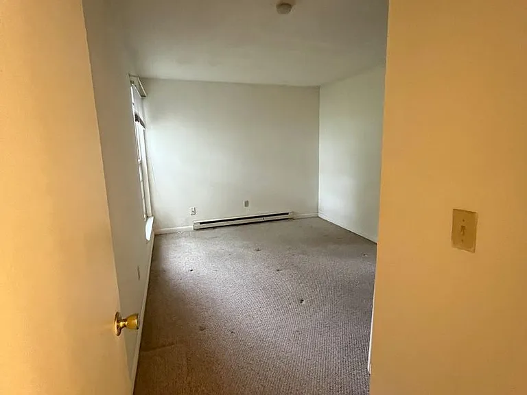 University Park Apartments near Cornell University — Photo 651