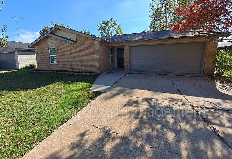 3105 Chaparral Dr