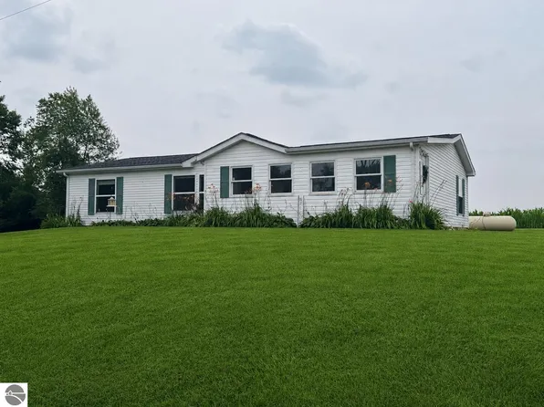 8088 E Vernon Rd, Clare, MI 48617