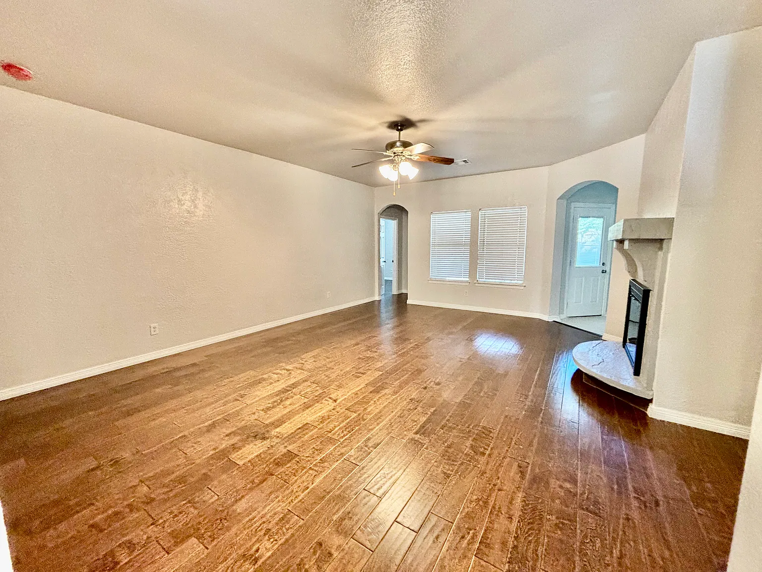 3 bed, 1804 sqft, $2,195 — Photo 4