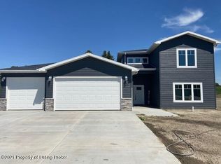 1230 15th St W, Dickinson, ND 58601