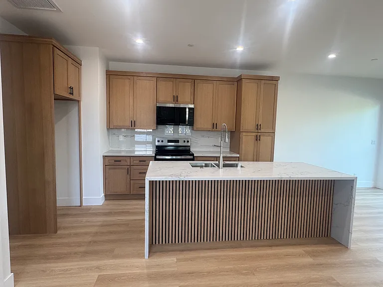 4670 Lakeview Ave — Photo 5