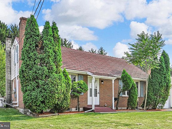 5th image of 590 College Garden Dr