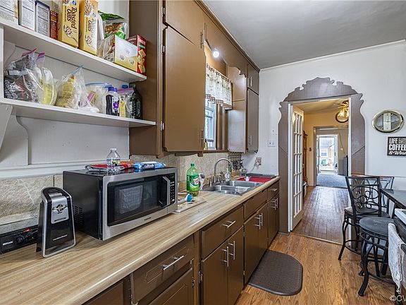 5th image of 3011 Columbia St