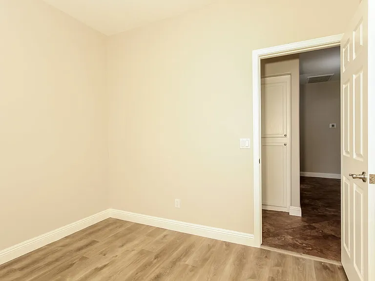 2122 S Edgewater — Photo 10