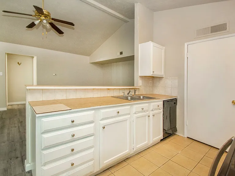 7062 Pineberry Rd — Photo 12