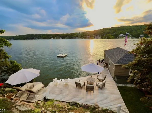 12 Coulter Pl, Hopatcong Boro, NJ 07821