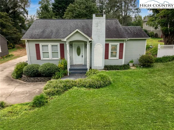 806 Lower Creek Drive, Lenoir, NC 28645