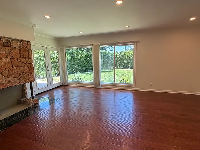 1385 Greenmont Dr — Photo 8