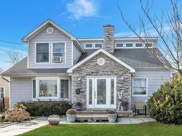 282 Baylawn Avenue, Copiague, NY 11726