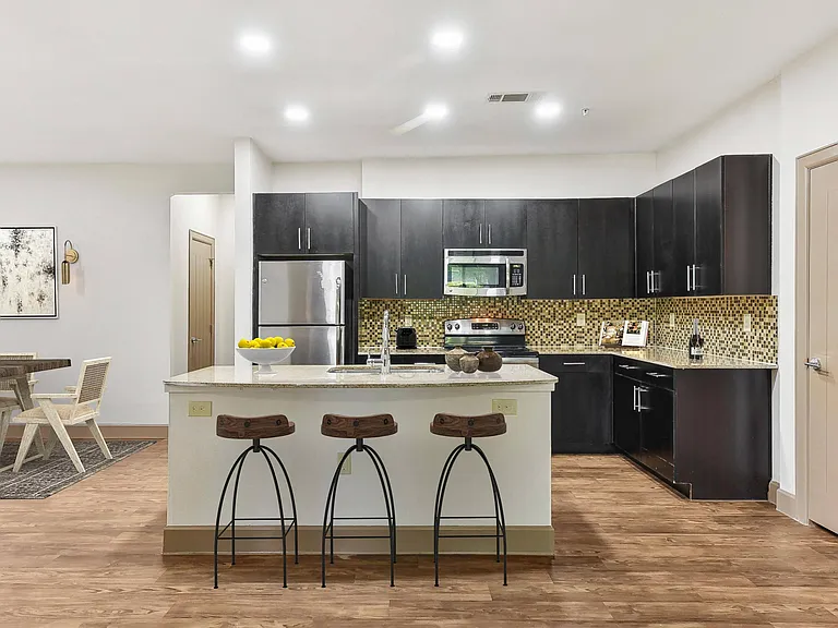 Lakeline East Apartments — Photo 82