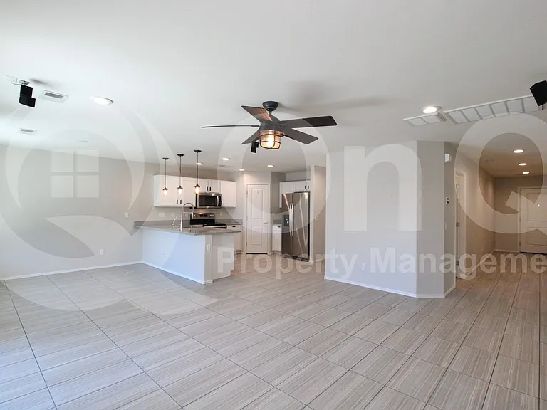 1877 W Overland St — Photo 7