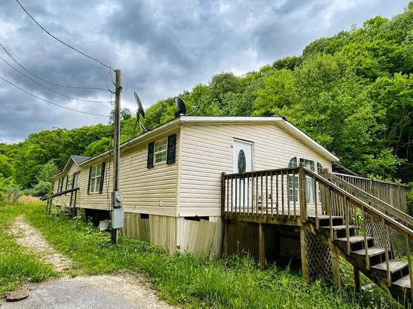 61 Hunt Pl, Inez, KY 41224