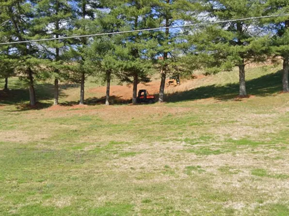 449 W Valley Dr, Kingsport, TN 37664