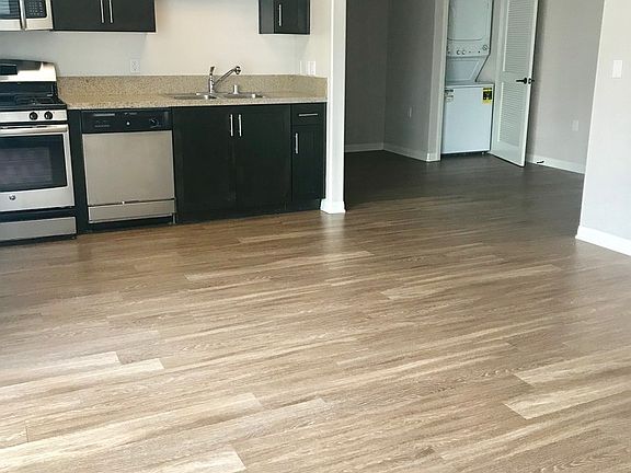 3rd image of 10455 Magnolia Blvd APT 311