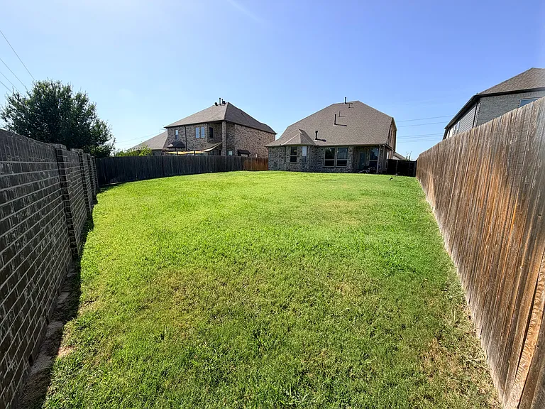516 William Ct — Photo 36