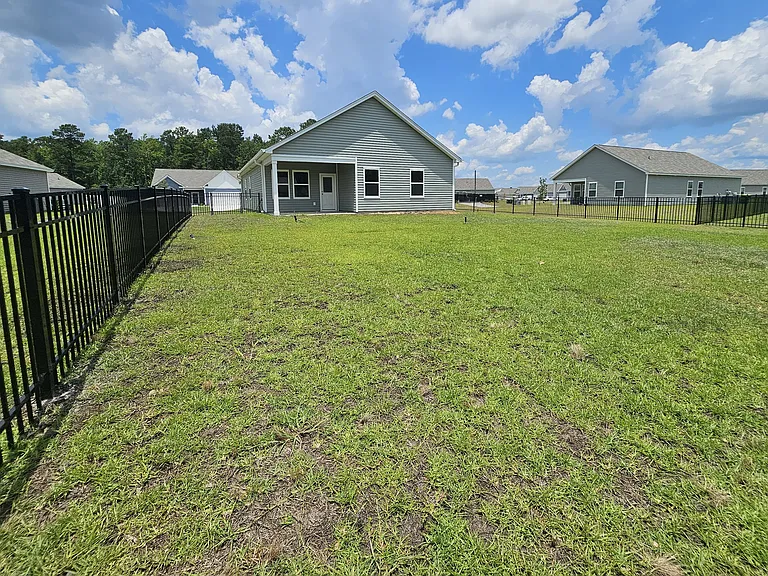 423 Castillo Dr — Photo 35