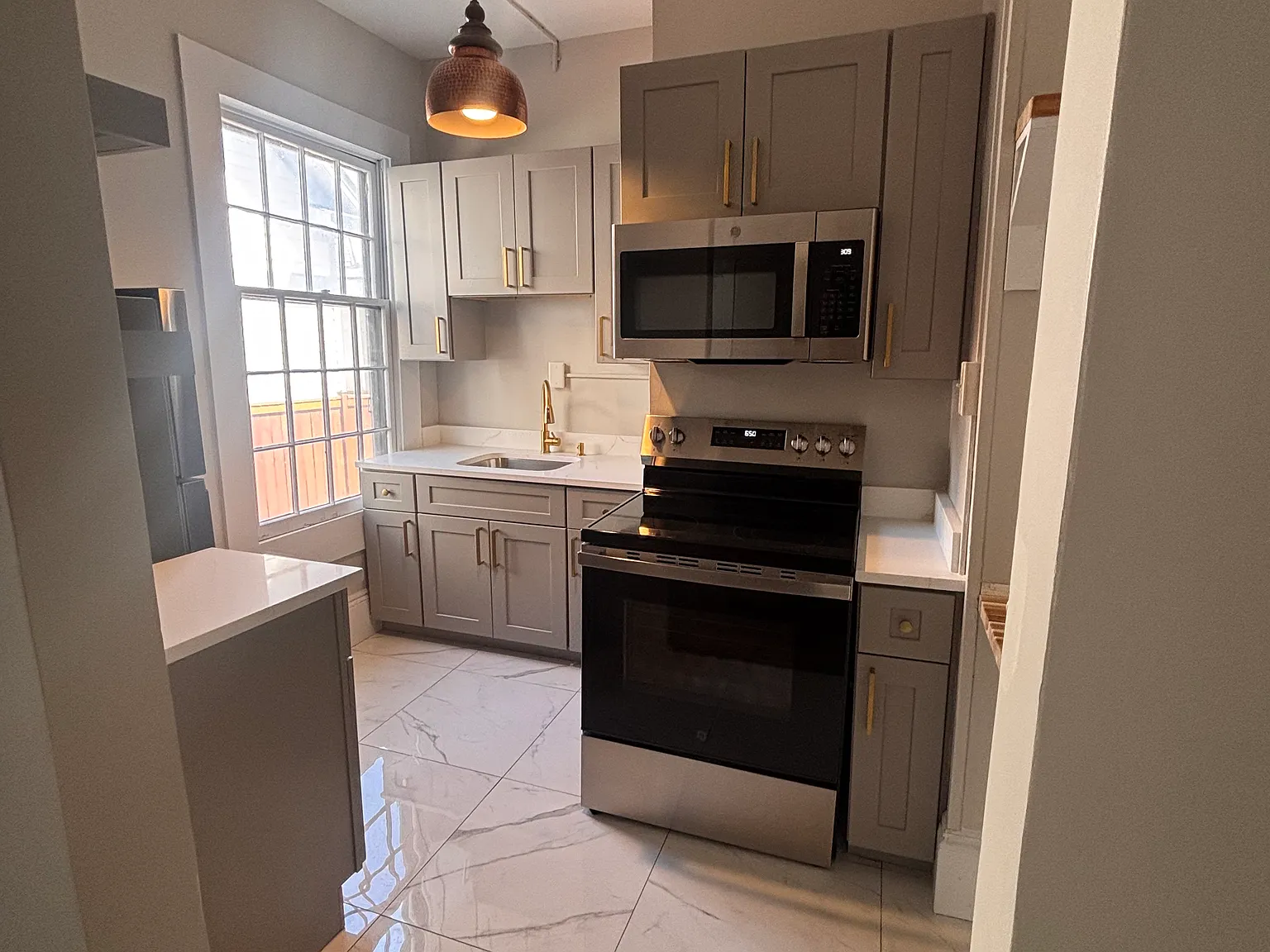 1 bed, 1200 sqft, $2,000 — Photo 3