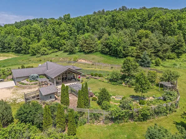 30440 County Rd W, Elroy, WI 53929