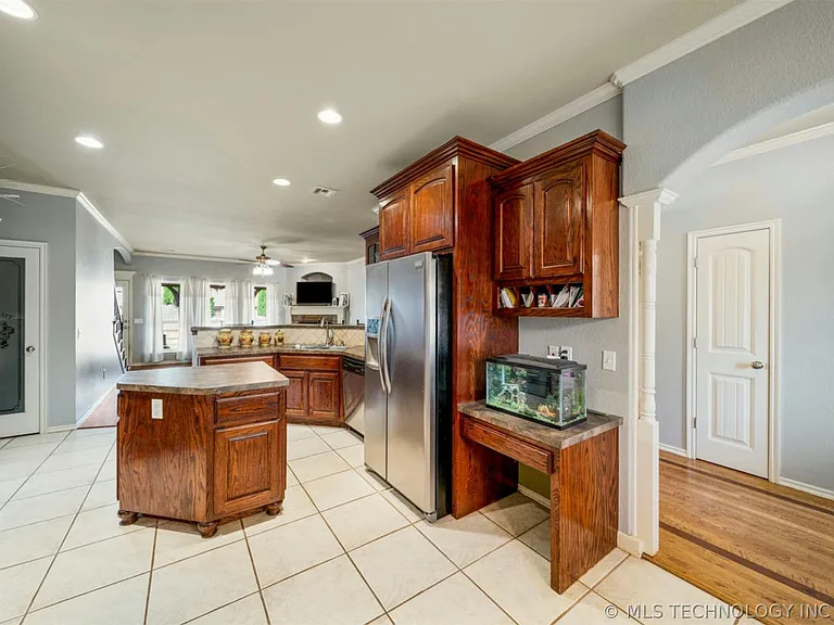 26545 Foxen Dr — Photo 8