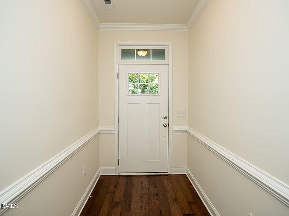 4th image of 647 Newlyn Dr