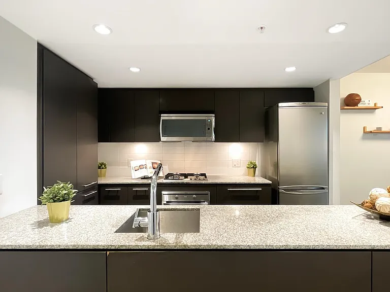 522 W 8th Ave #401 — Photo 2