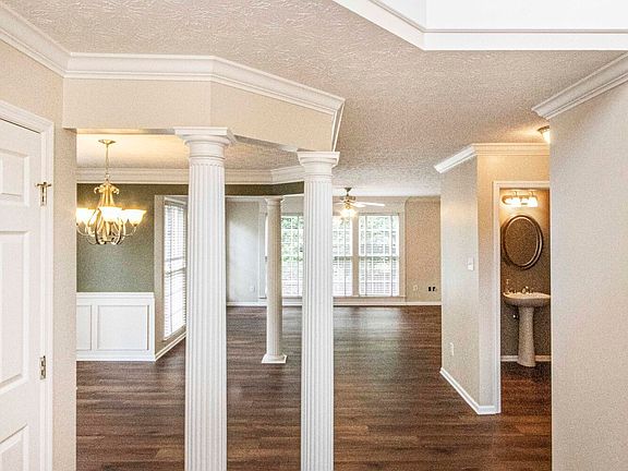 5th image of 831 Garrison Ridge Blvd