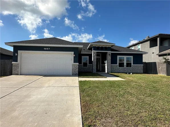 1807 Bay Landing Dr, Portland, TX 78374