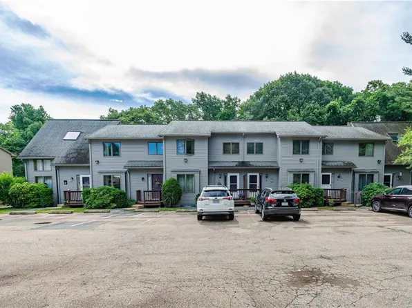 75 Glen Dr APT 2B, West Warwick, RI 02893