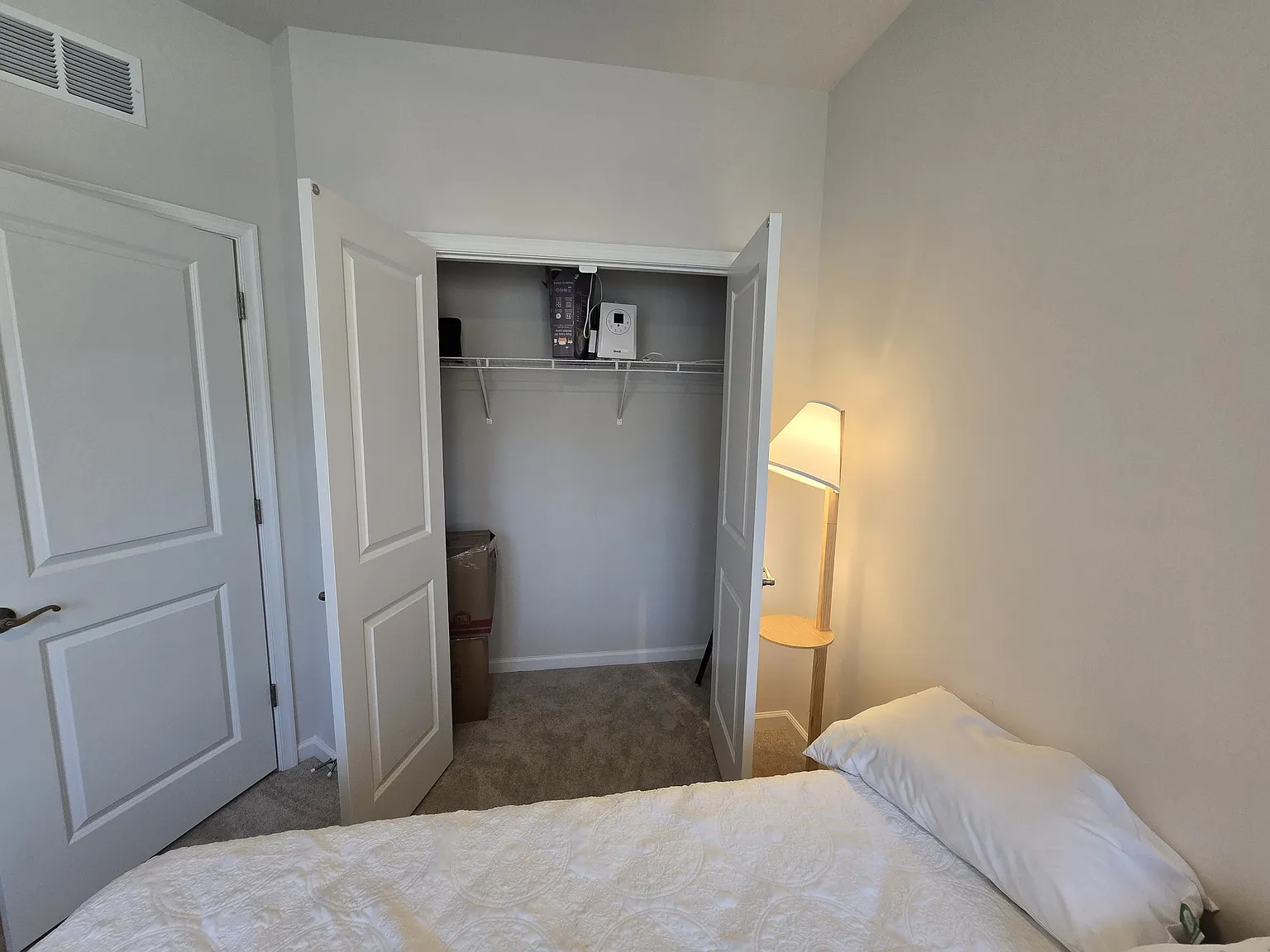 4 bed, 3.5 bath, 1979 sqft, $1,100 — Photo 4