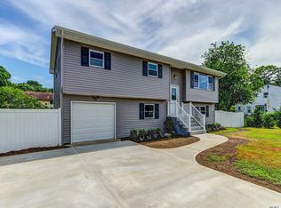 18 Sammis Ave, Deer Park, NY 11729