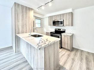 469 Queen St #A, Newmarket, ON L3Y 2H3