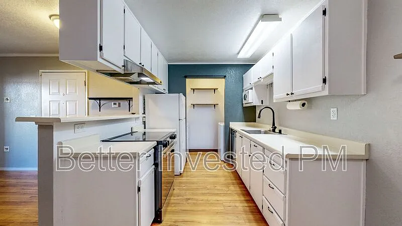 1 bed, 1.0 bath, 610 sqft, $1,950 — Photo 2