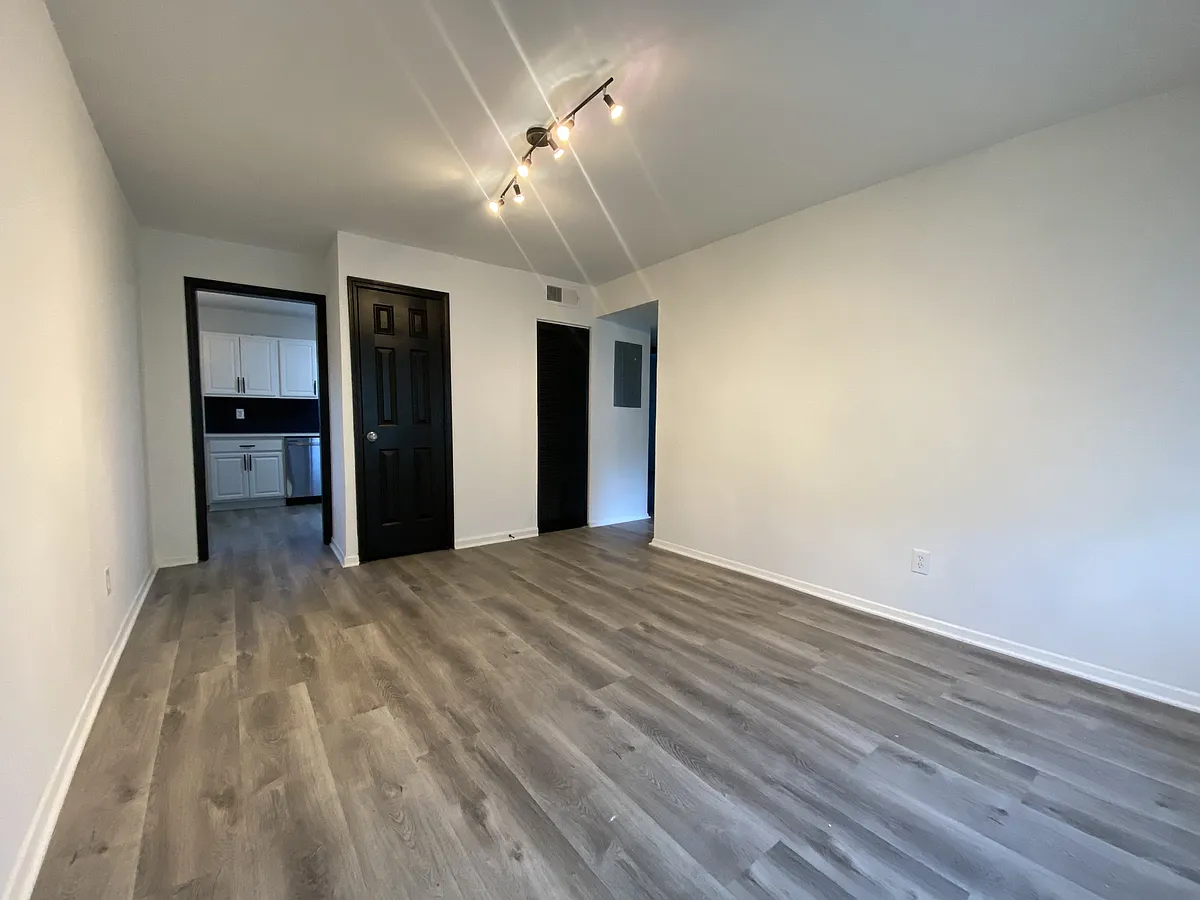 Building Photo - 740 Mozley Dr SE #B2