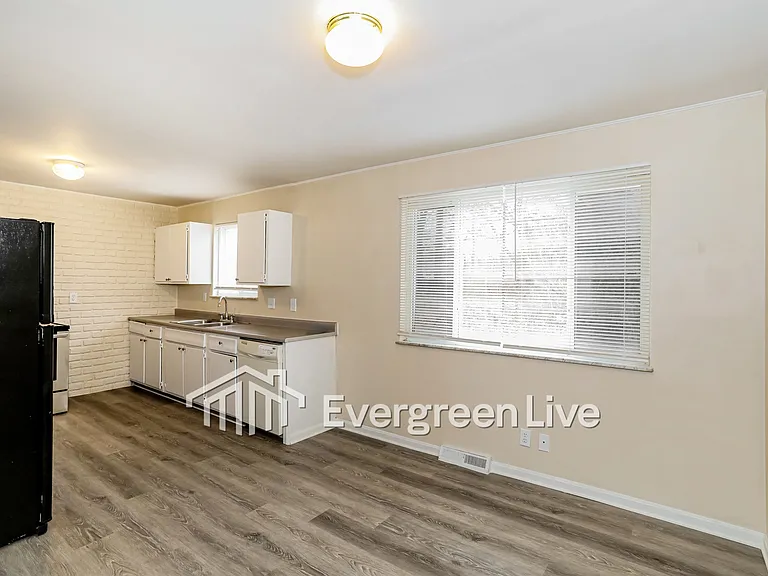 9269 Burgess Dr — Photo 6