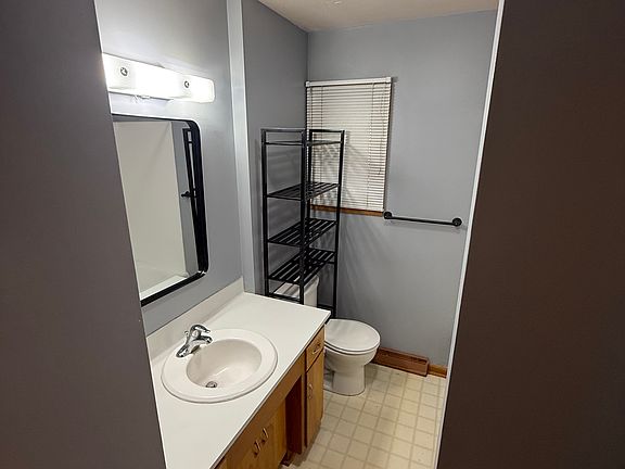 5th image of 2645 S 44th St