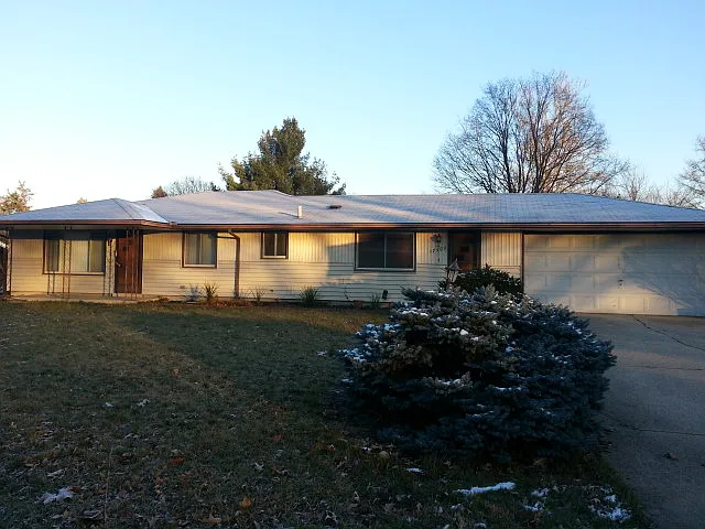 17509 Parker Ave photo 1