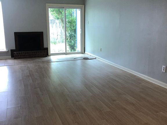 5th image of 107 Antibes St E