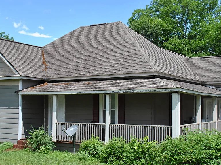 701 Francis St W — Photo 1
