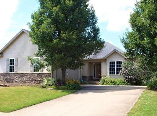 15122 Timber Ridge Dr, Middlefield, OH 44062